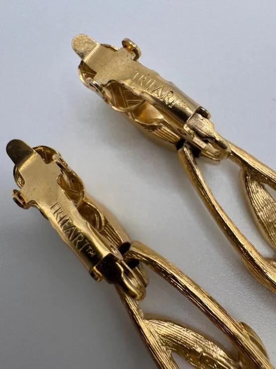 Vintage Trifari Bamboo Drop Earrings Gold Tone Dangle Signed Designer Chic - Picture 6 of 9